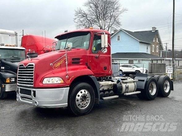 Mack PINNACLE CXU613 Tractor Units