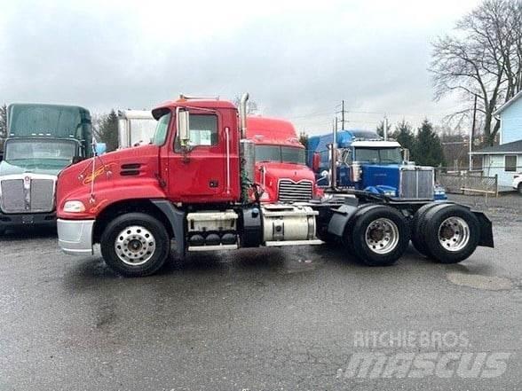 Mack PINNACLE CXU613 Tractor Units