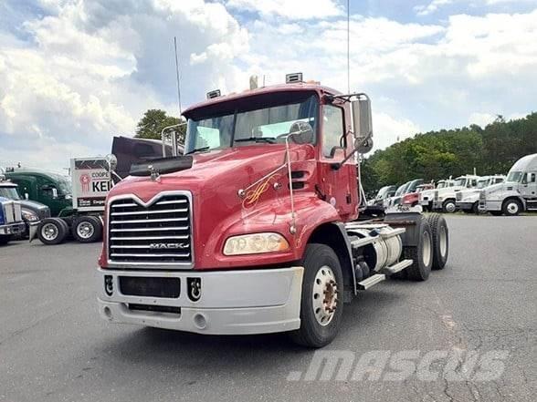 Mack PINNACLE CXU613 Tractor Units