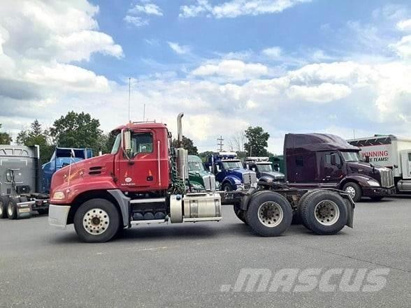 Mack PINNACLE CXU613 Tractor Units