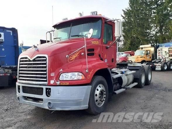 Mack PINNACLE CXU613 Tractor Units
