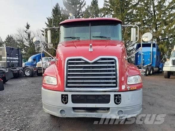 Mack PINNACLE CXU613 Tractor Units