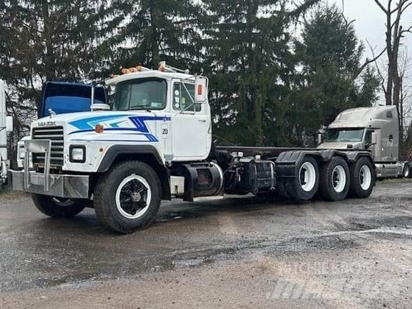 Mack RD690 Waste trucks