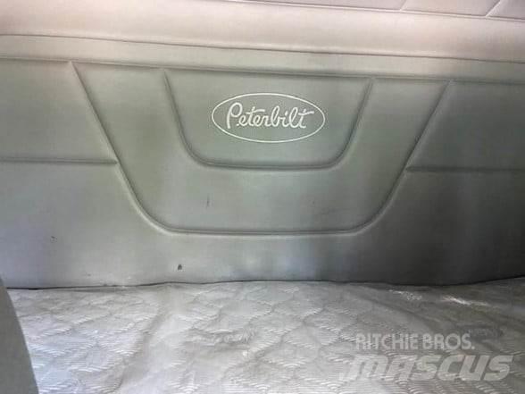 Peterbilt 579 Tractor Units