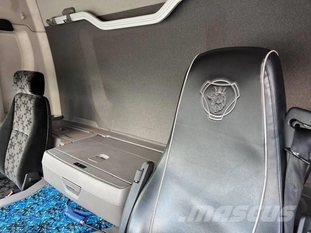 Scania P 370 Curtainsider trucks