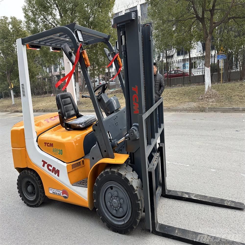 TCM FD30ZT Diesel trucks