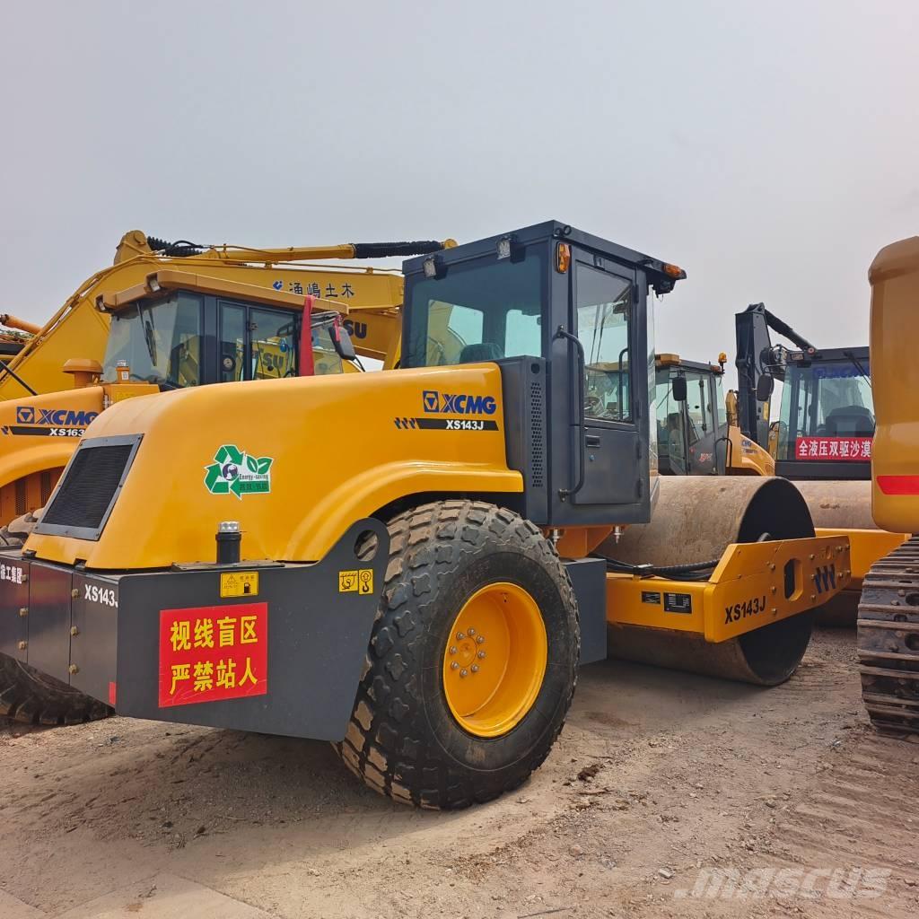 XCMG XS 143 J Single drum rollers