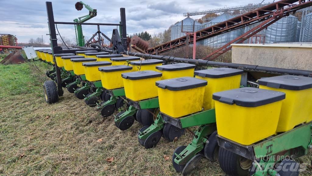 John Deere 1760 Planters