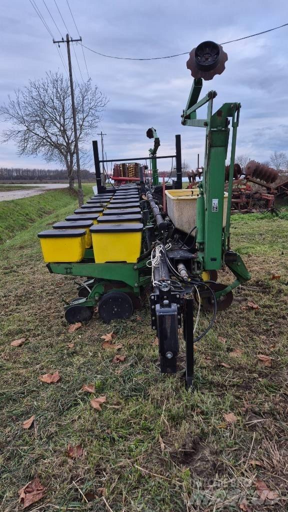 John Deere 1760 Planters