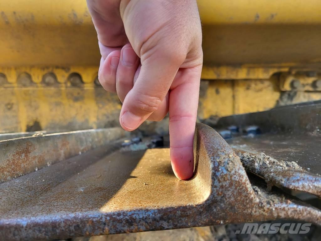 Komatsu D61PXi-24 Crawler dozers