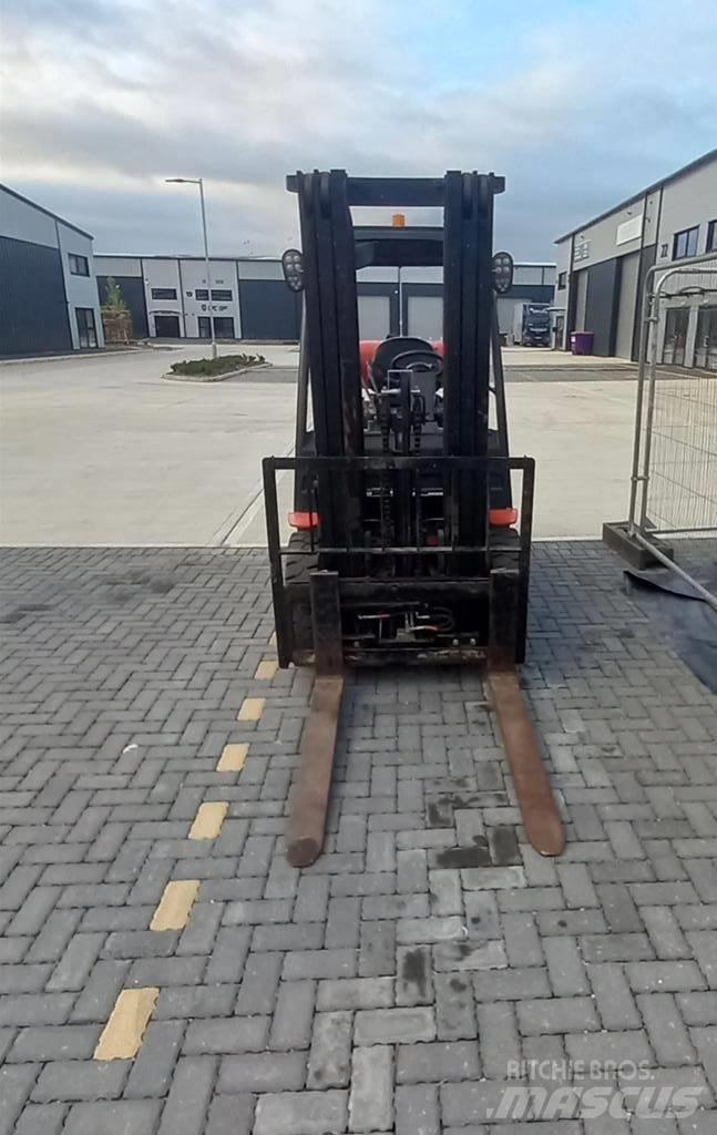 Manitou MI 25 G LPG trucks