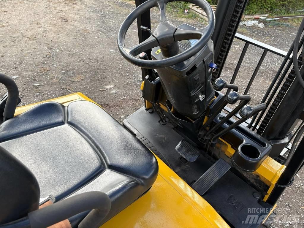 CAT EP 30 K Electric forklift trucks