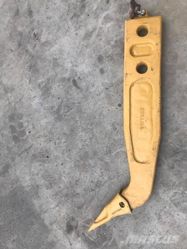 Komatsu D65 Shank Scarifiers