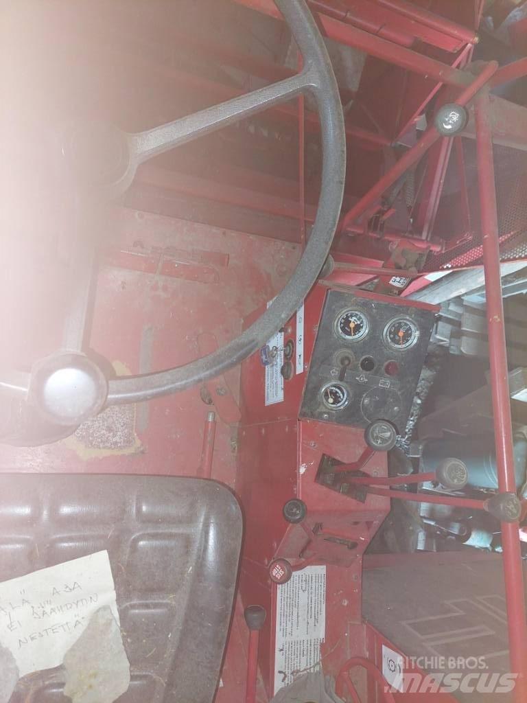 Massey Ferguson 330 Combine harvesters