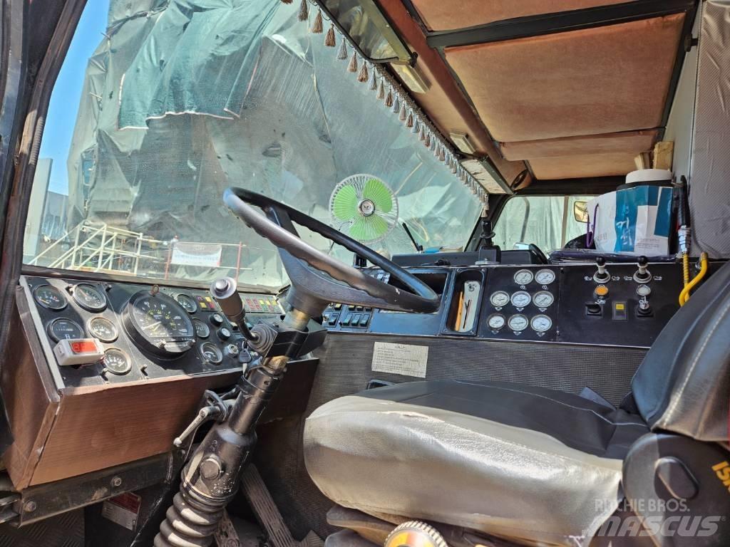 Grove KMK5160 Tracked cranes