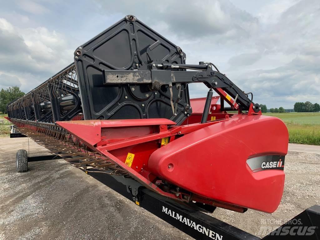 Case IH 3050 Combine harvester heads