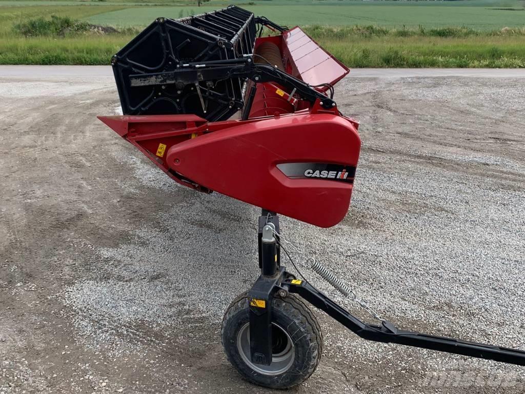 Case IH 3050 Combine harvester heads