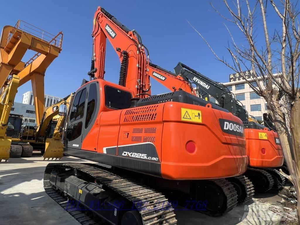 Doosan DX225 Crawler excavators