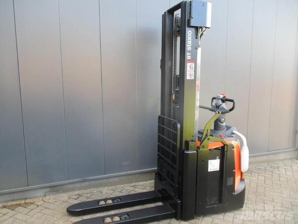 Toyota SPE 160L Pedestrian stacker