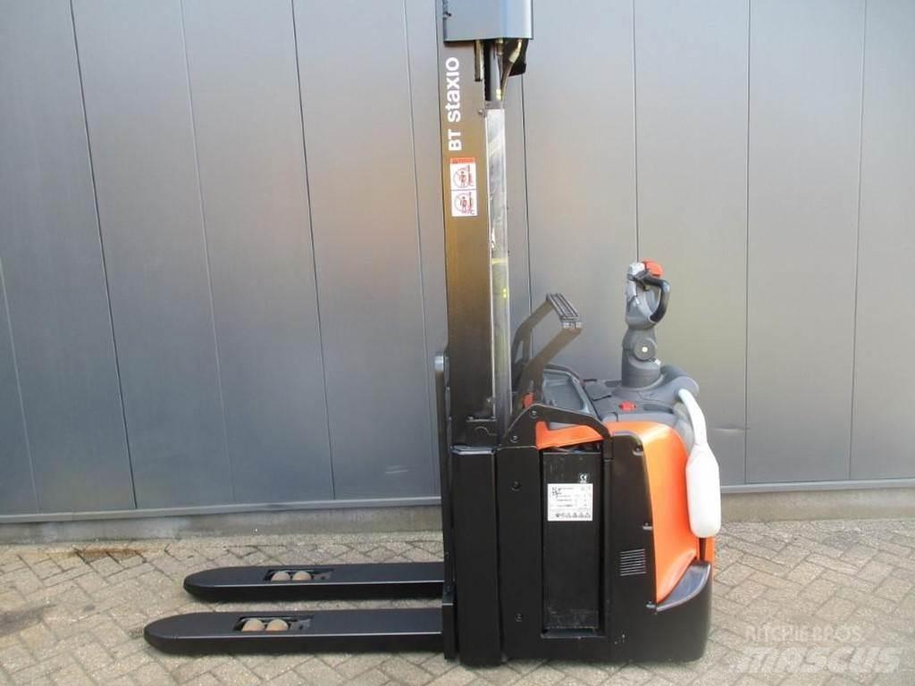 Toyota SPE 160L Pedestrian stacker