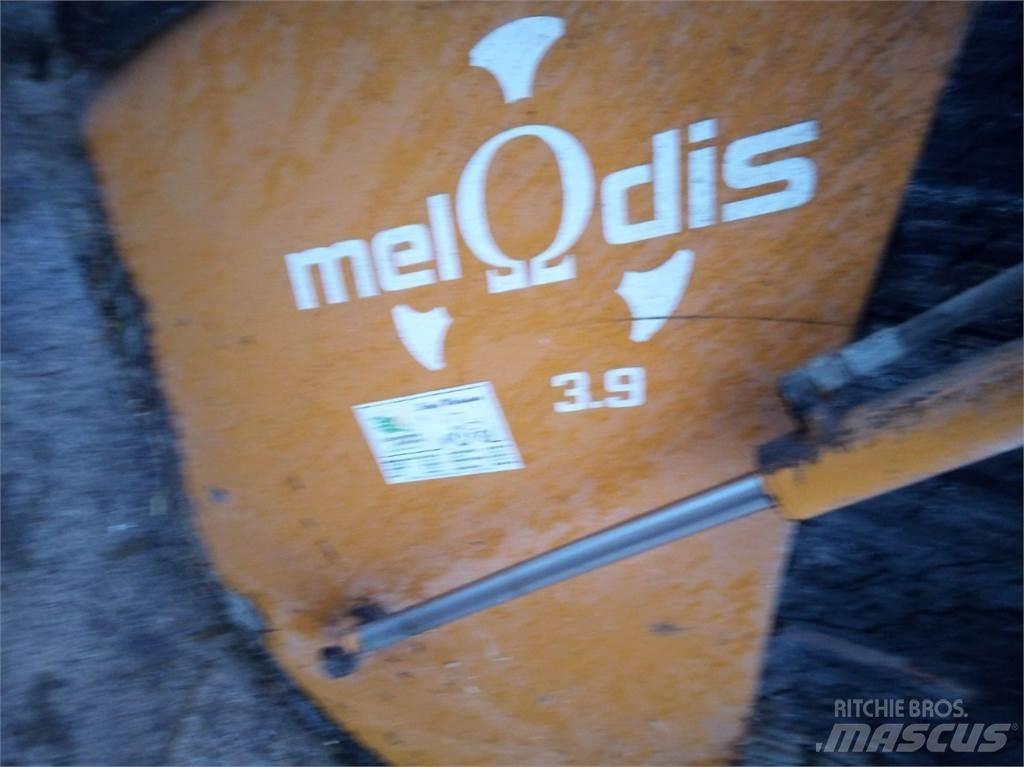 Emily Mélodie 3.9 Feeders