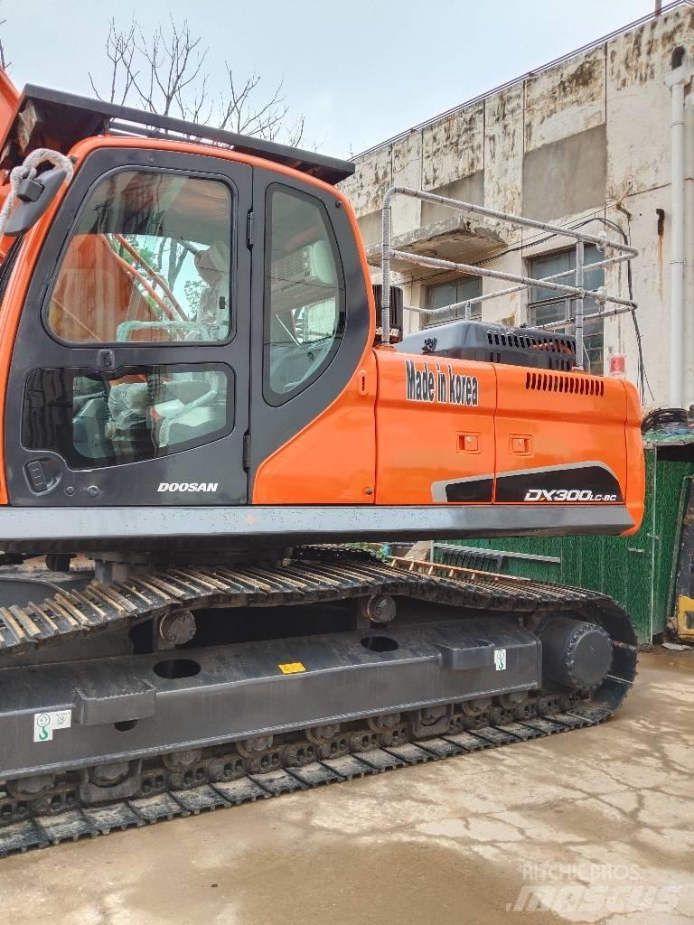 Doosan DX 300 LC Crawler excavators