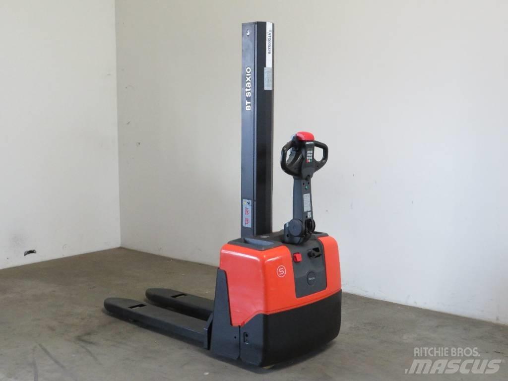 BT HWE 100 Pedestrian stacker