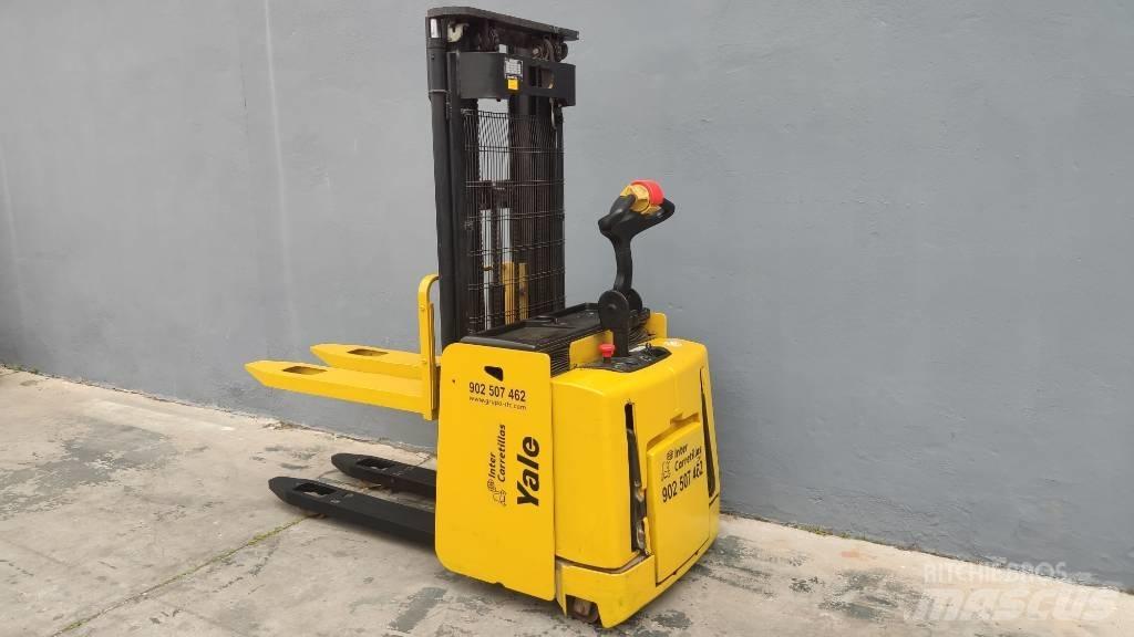 Yale MS15XIL Pedestrian stacker