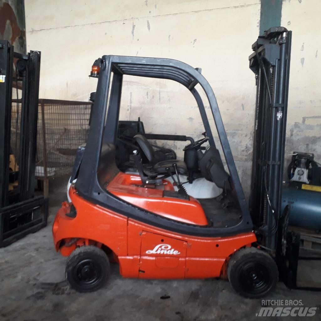 Linde H18d Reach trucks