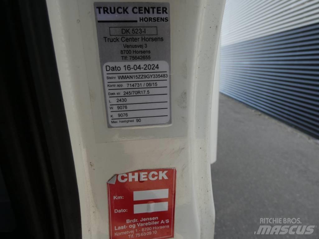 MAN TGL 12.220 BL Box body trucks