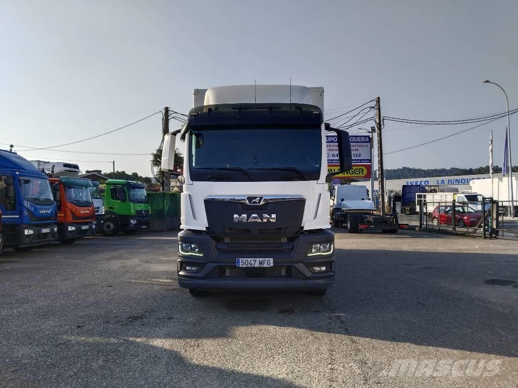 MAN TGS 26.360 Box body trucks