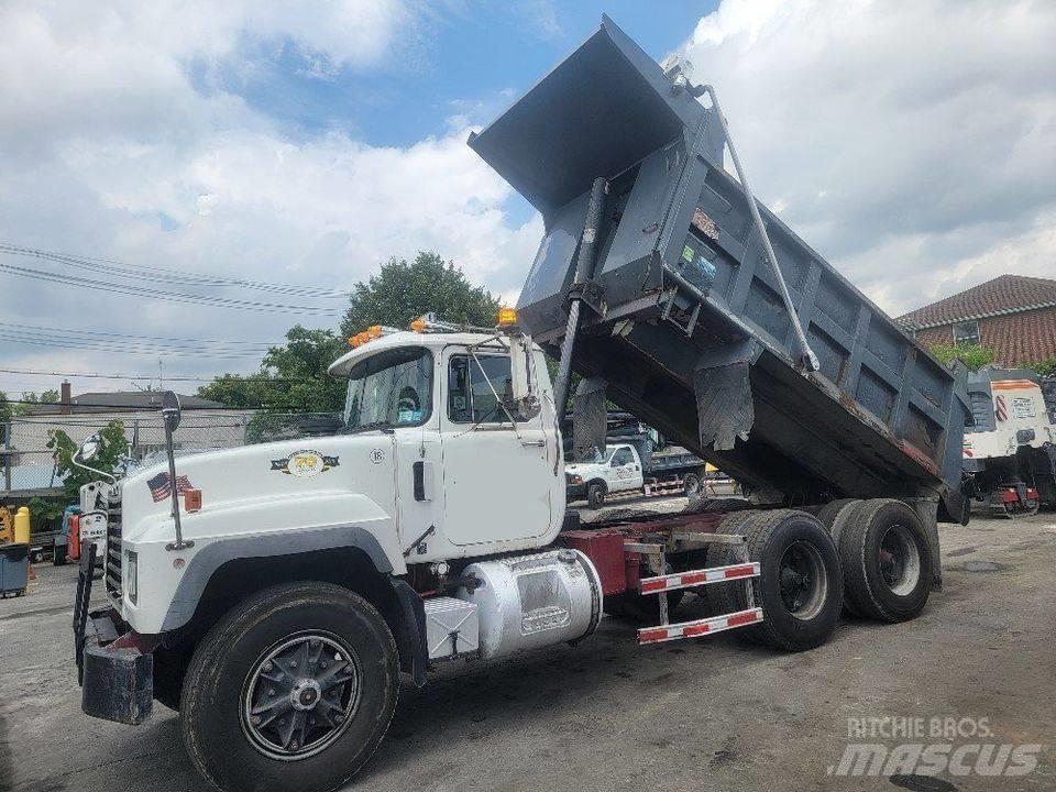 Mack RD 690 SX Tipper trucks