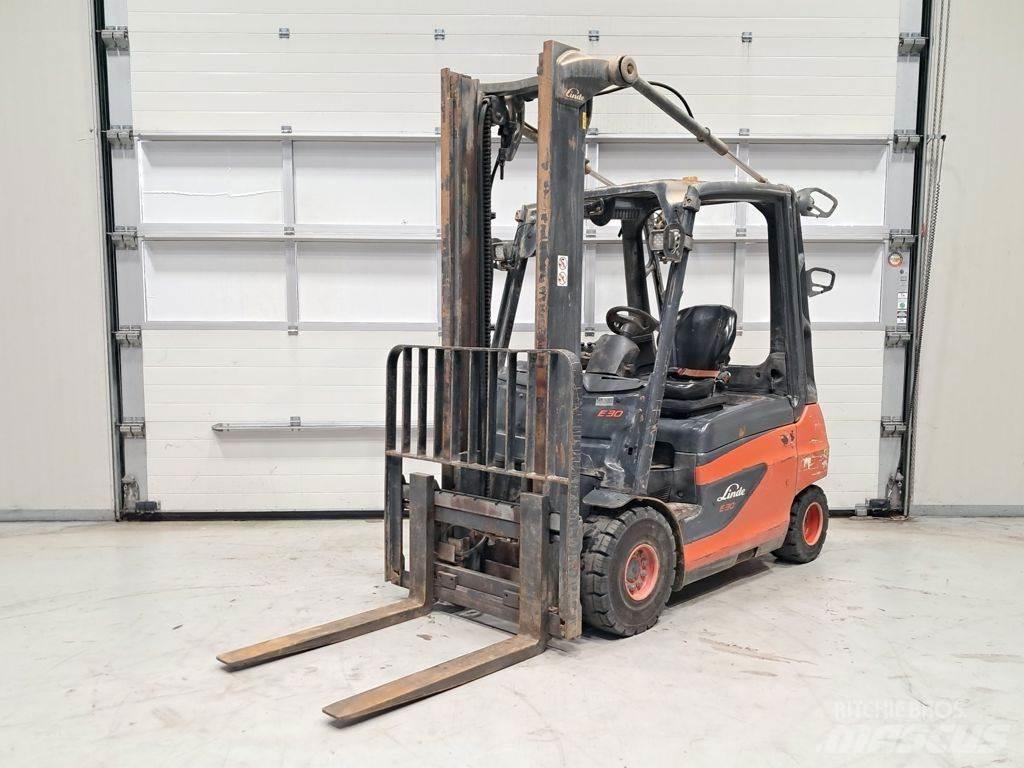 Linde E30-01 Electric forklift trucks