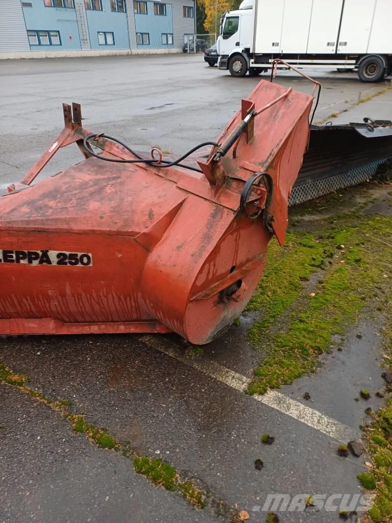 Leppä Leppä 250 Snow throwers
