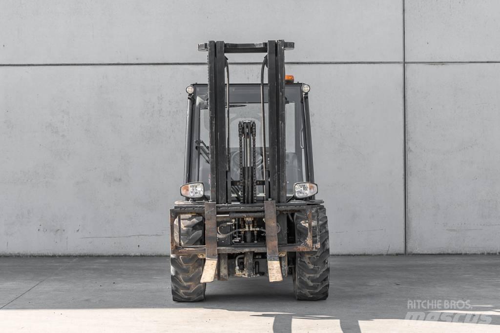 Manitou MC 25-4 Diesel trucks