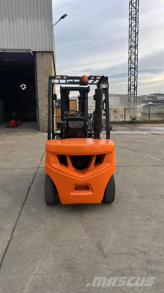 Doosan D 30 G Diesel trucks