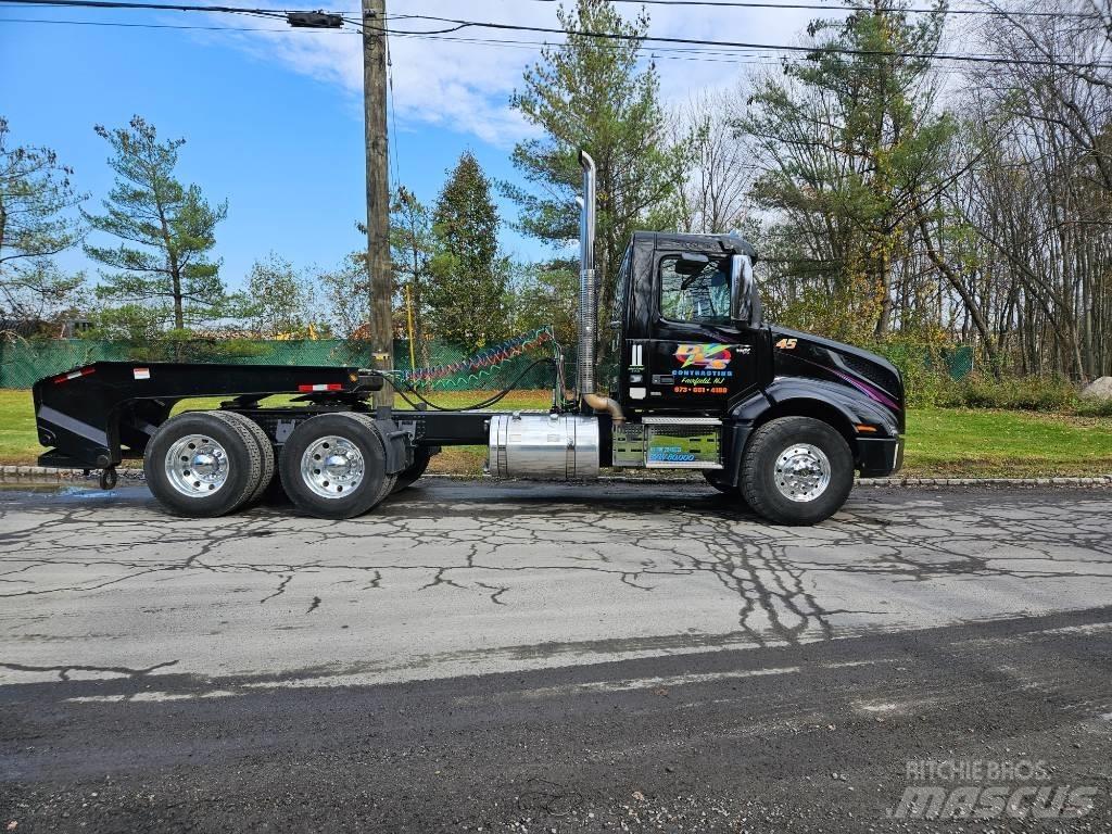 Volvo VNX 64 T300 Flatbed / Dropside trucks