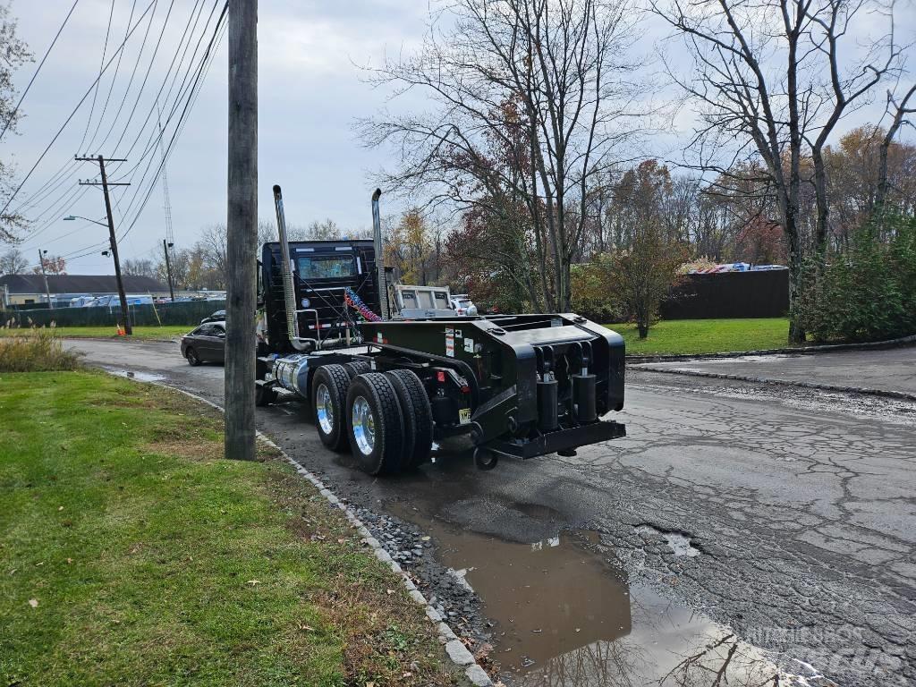 Volvo VNX 64 T300 Flatbed / Dropside trucks