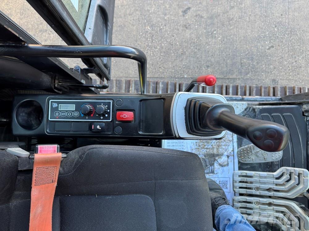 JCB JS130LC Crawler excavators