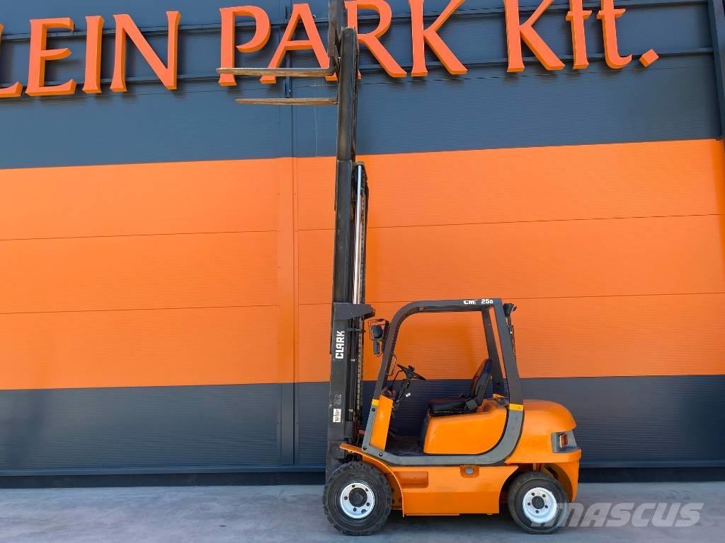 Clark CMP 25 Diesel trucks
