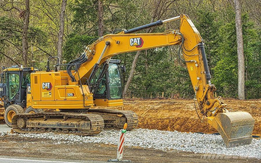 CAT CAT325 Midi excavators  7t - 12t