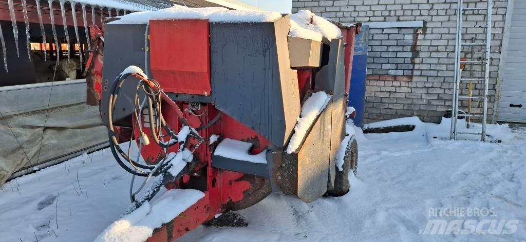 Kuhn Primor 3560 Bale shredders, cutters and unrollers