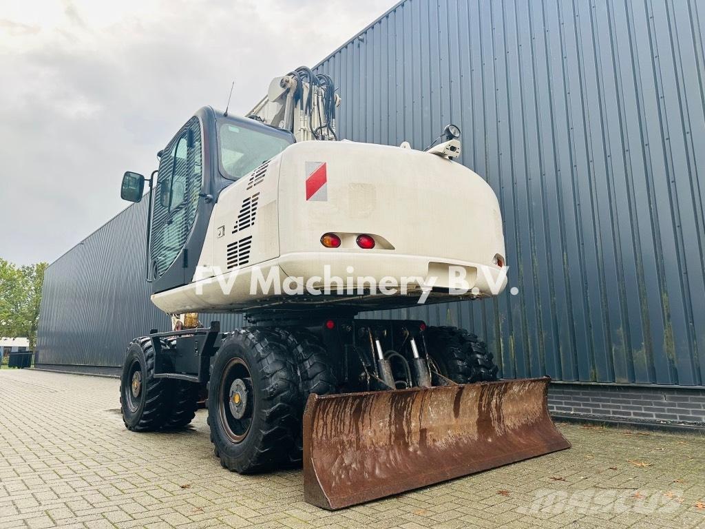 JCB JS 145 W Wheeled excavators