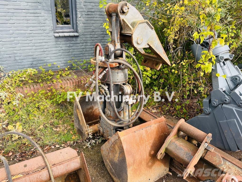 JCB JS 145 W Wheeled excavators