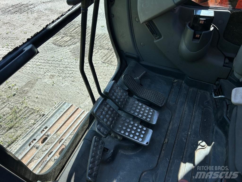 Hitachi ZX 135 US Crawler excavators