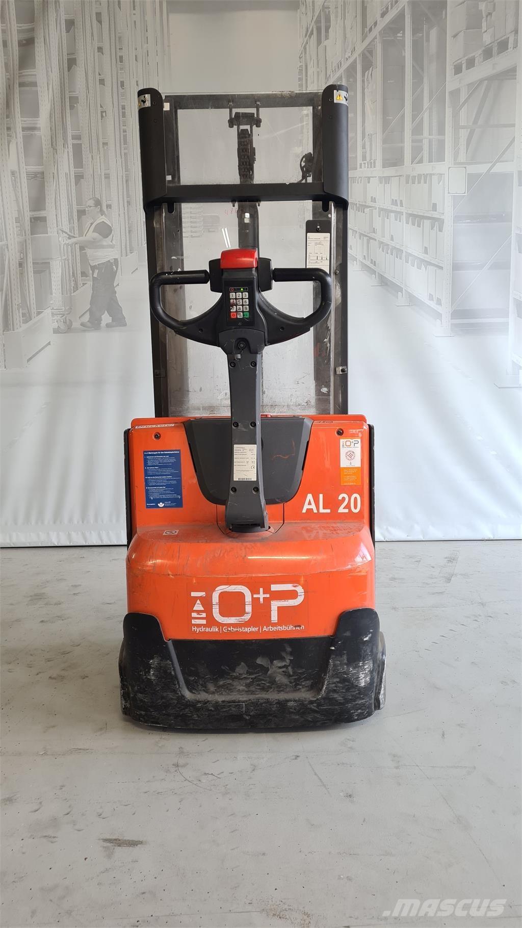 Toyota SWE120 Self propelled stackers