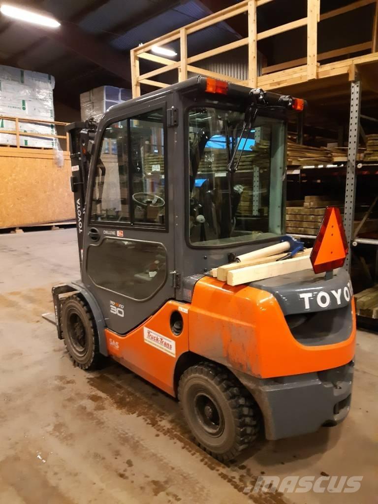 Toyota 02-8FDF30 Diesel trucks