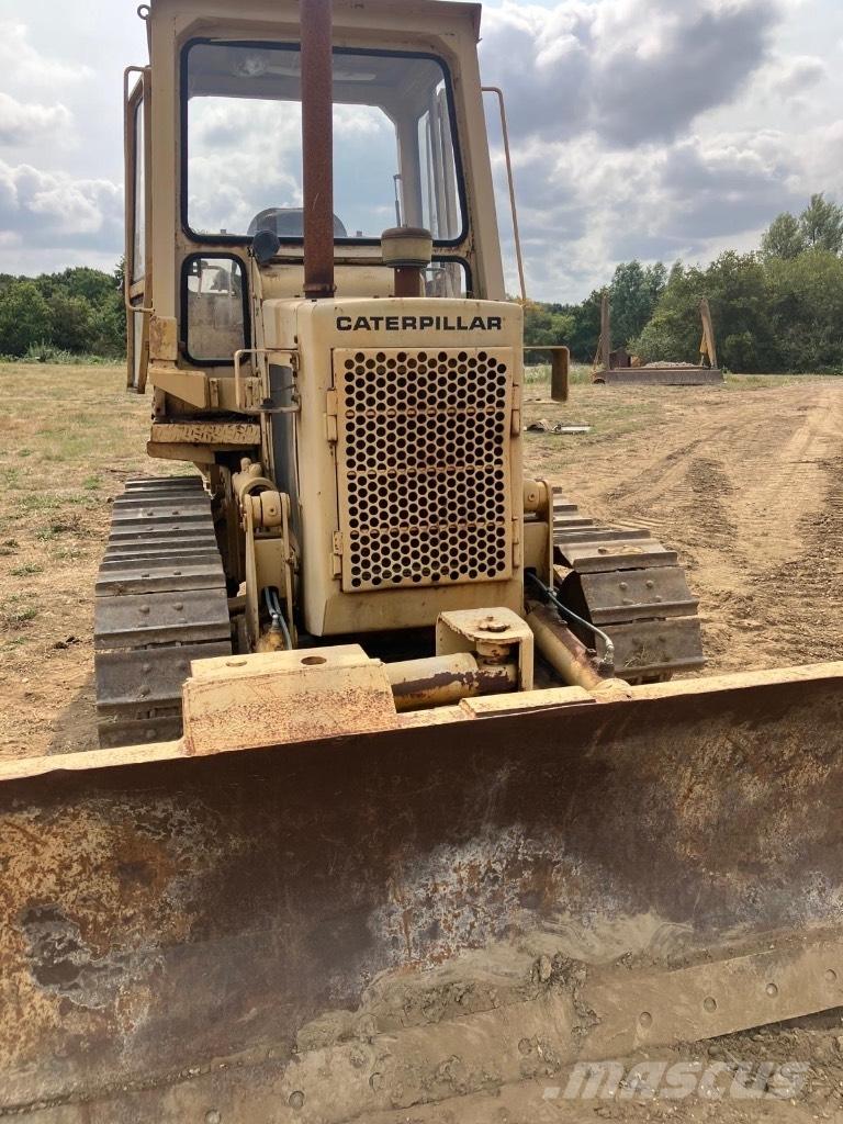 CAT D 3 B Crawler dozers