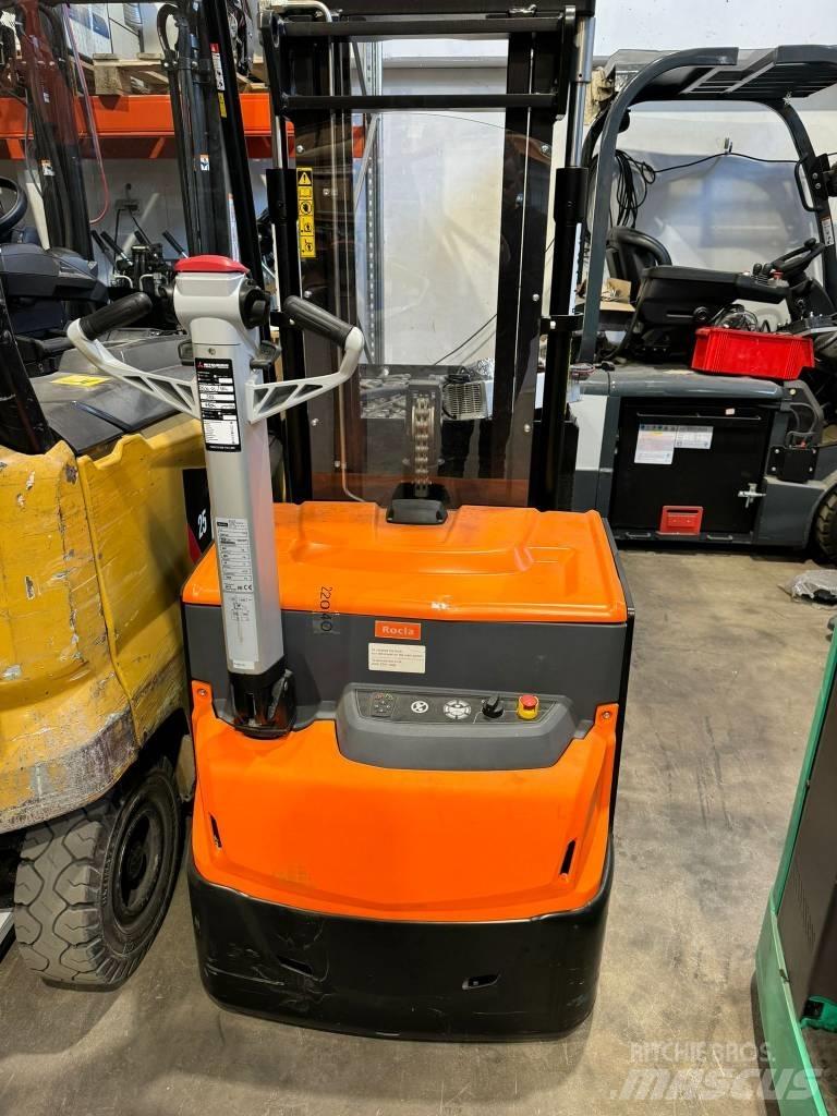 Rocla SWS16 Pedestrian stacker