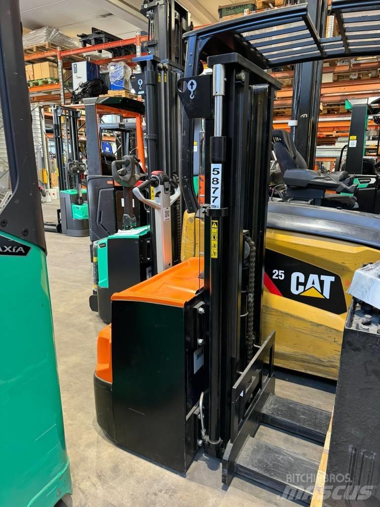 Rocla SWS16 Pedestrian stacker